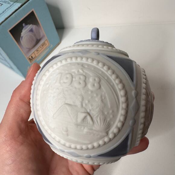 Lladro Annual Christmas Ball Ornament 1988 No. 1603 Porelain Collectible w/box - Picture 2 of 7